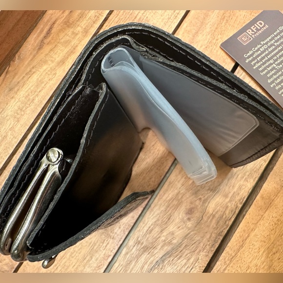 Patricia Nash black/grey snake-like leather wallet. New without tags. - Picture 12 of 16